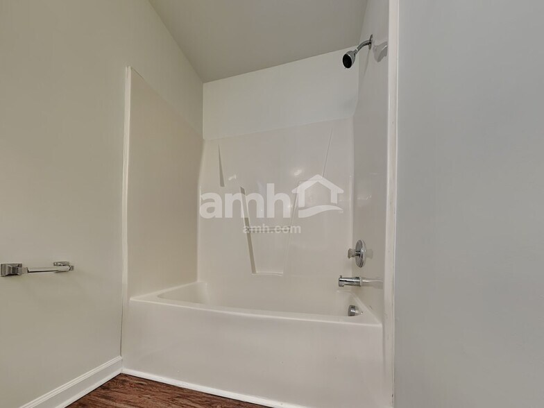 Building Photo - 3700 Cashew Dr