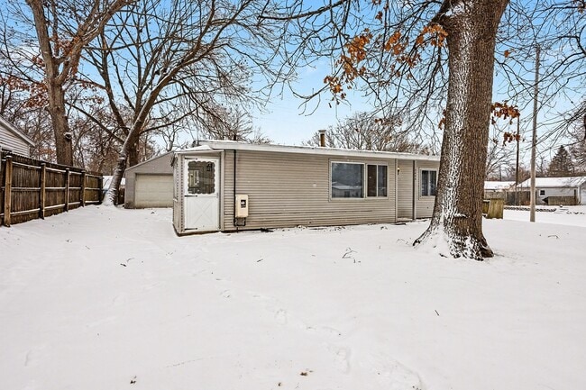 Building Photo - 2423 Sonora St