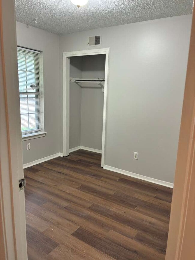 Building Photo - 5636 Pathway Cir