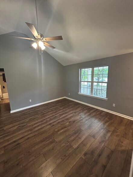Building Photo - 180 McIntosh Estates Dr