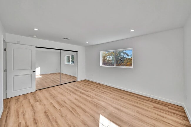 Building Photo - 11845 Hamlin St