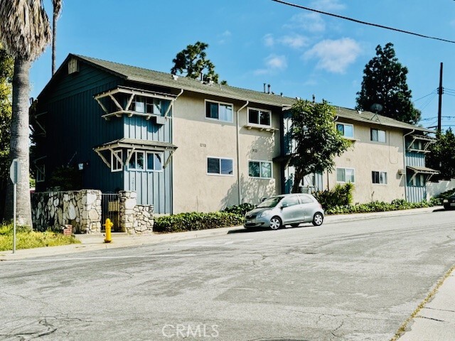 Primary Photo - 26110 Cayuga Ave