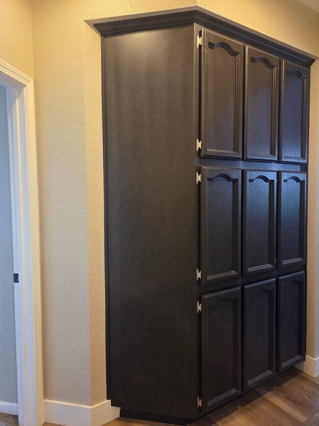 Building Photo - Broadstone - 3bdrm, 2 bath - Close to Shopping, Park & Schools!