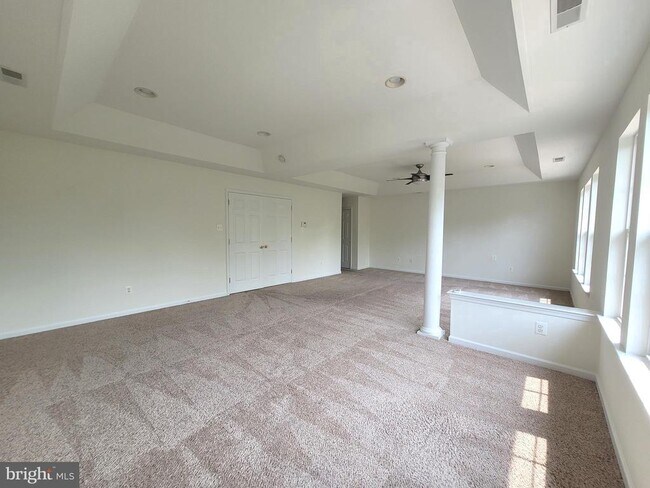 Building Photo - 35 Tudor Ct