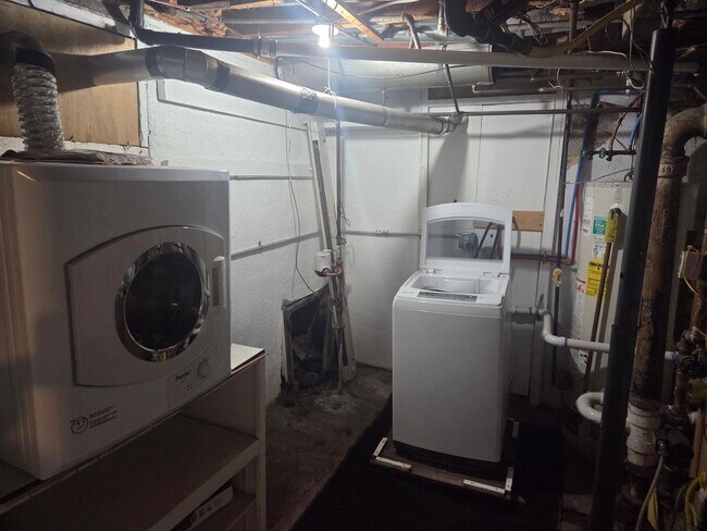 Building Photo - 1019 Bemidji Ave N