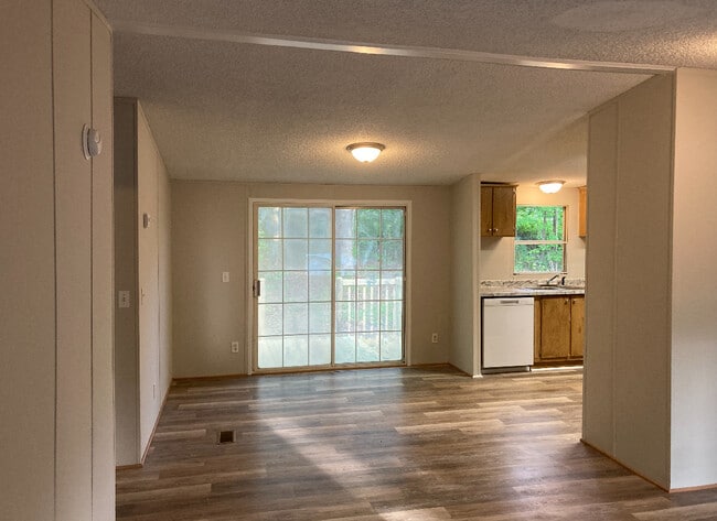 Building Photo - 103 Wade Rd