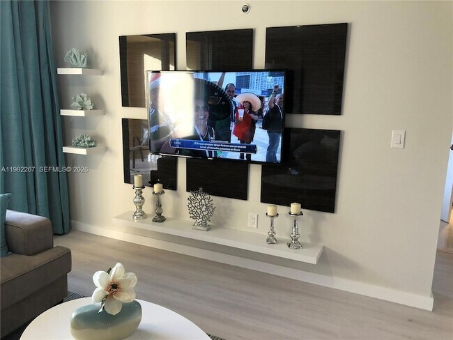 Building Photo - 19999 E Country Club Dr