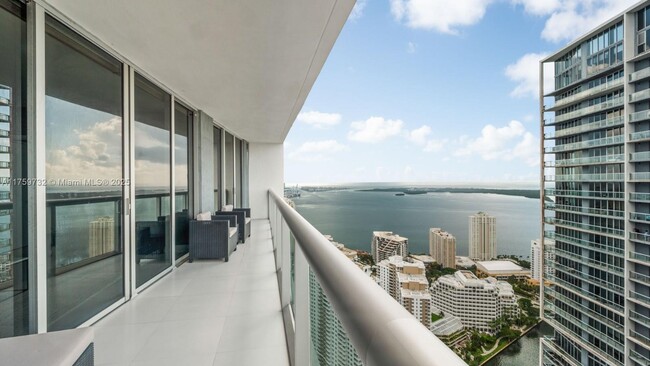 Building Photo - 475 Brickell Ave