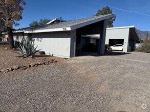 Building Photo - 2 Bedroom 2 Bath Contact Property Pros Pro...