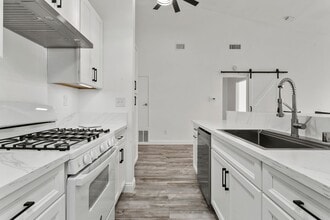 Building Photo - 10590 Lakeside Dr N