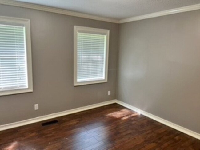 Building Photo - 3 Bedroom, 2 Bath home.