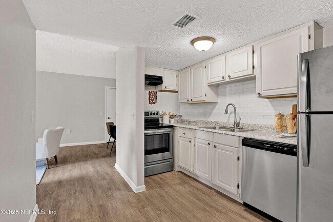 Building Photo - 10825 Key Haven Blvd