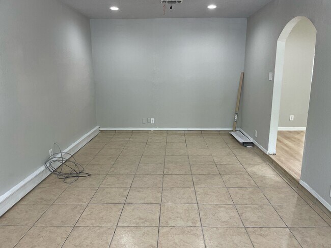 Building Photo - 1338 McCall St