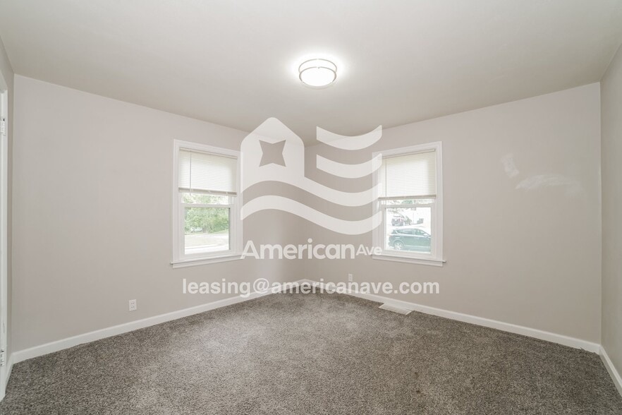 Building Photo - 1316 W West Aire Ave