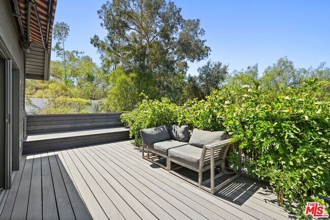 Building Photo - 21344 Colina Dr