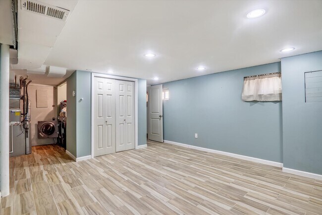 Building Photo - 5834 Jamestown Rd