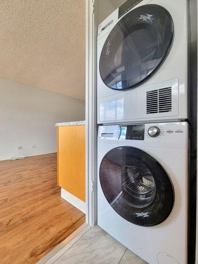 Building Photo - For Rent | Full Size Studio Apartment with...