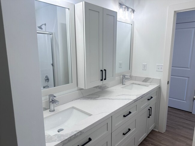 Building Photo - 4 Bed | 3 Bath | 1 Car Garage Duplex in Kansas City