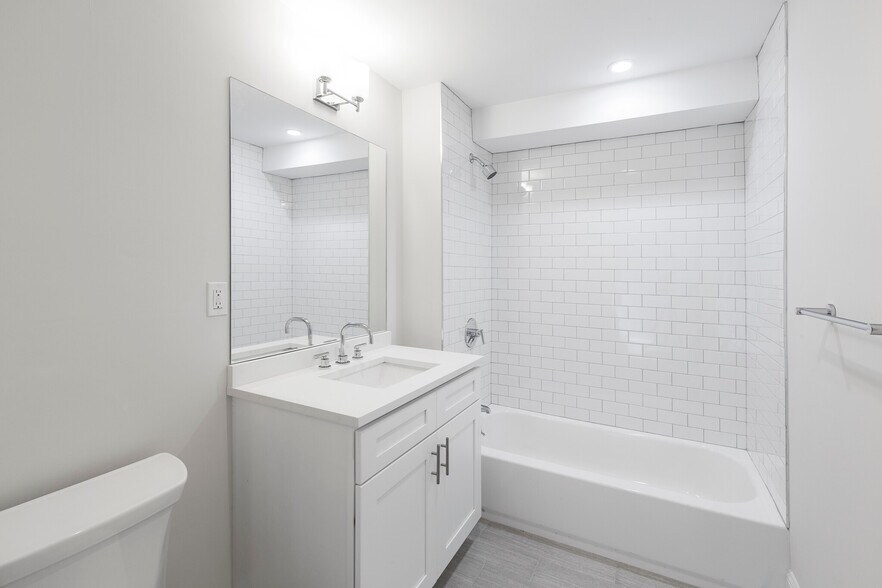 Building Photo - 1900 Washington St