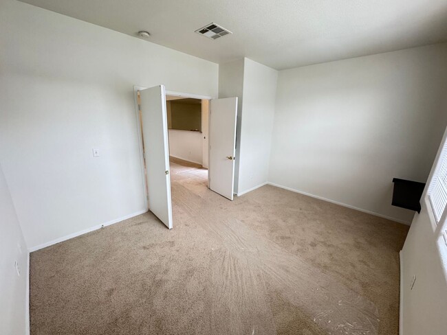 Building Photo - COZY UPSTAIRS 2BEDROOM UNIT IN 89074