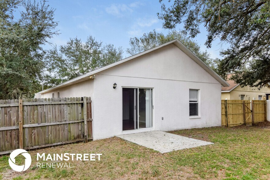 Building Photo - 9503 N Hyaleah Rd