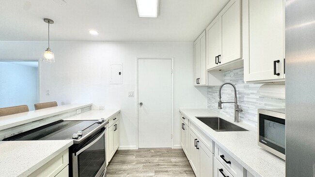 Building Photo - 98-801 B Noelani St Apt 83