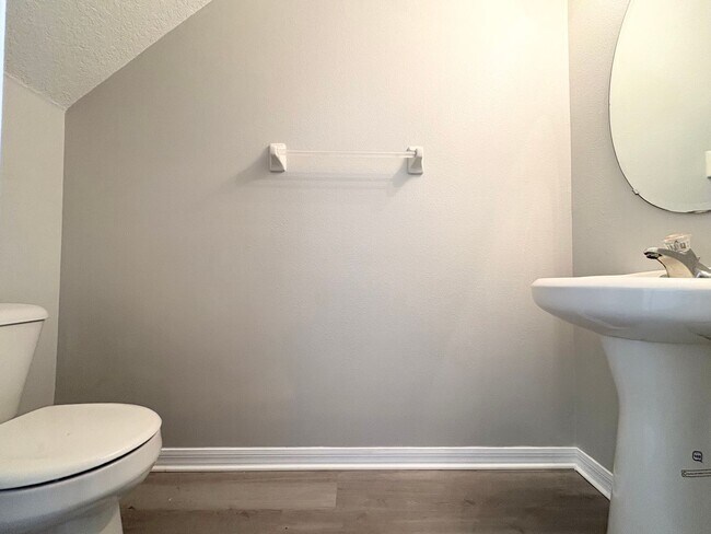 Building Photo - Huge 3BR Winter Springs Townhouse ~ Gated Community ~ Pool ~ Great Schools!