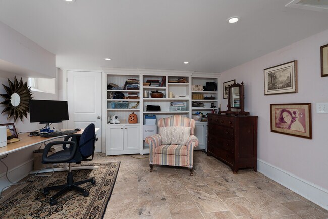 Building Photo - 44 Markham Rd