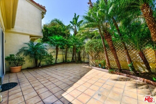 Building Photo - 6473 Zuma View Pl