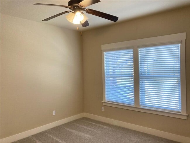 Building Photo - Spacious unit at Sunset Ridge Condos in Tw...