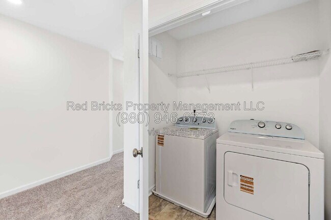 Building Photo - 4053 Lawnview Dr