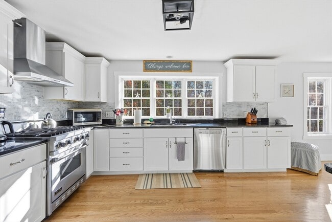 Building Photo - 578 Huckins Neck Rd