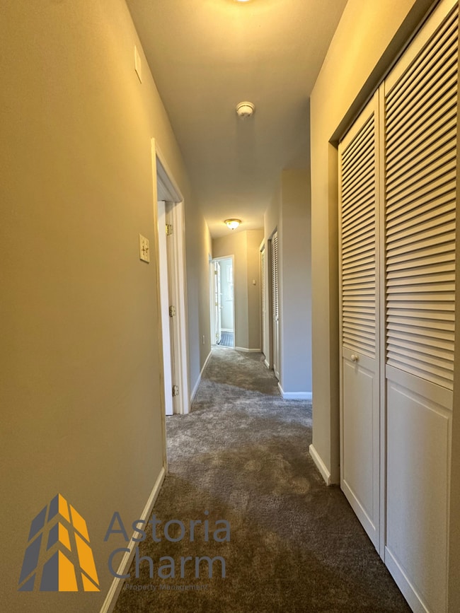 Building Photo - 3 Bedroom Home with Den, Patio/Deck Space,...