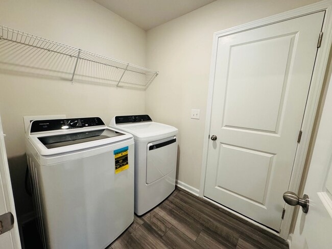 Building Photo - Move In Ready 5BR/2.5BA Home located near UNCC!