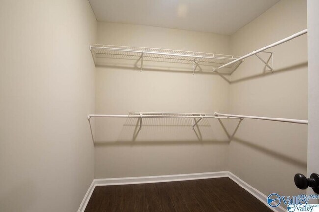 Building Photo - 4988-4987 7 Pine Cir
