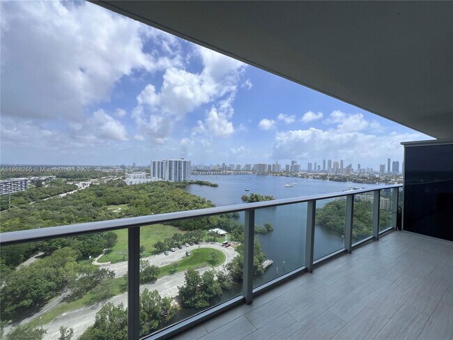 Building Photo - 16385 Biscayne Blvd