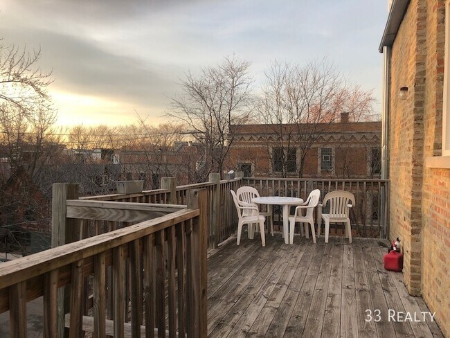 Building Photo - 1058 N Damen-3R