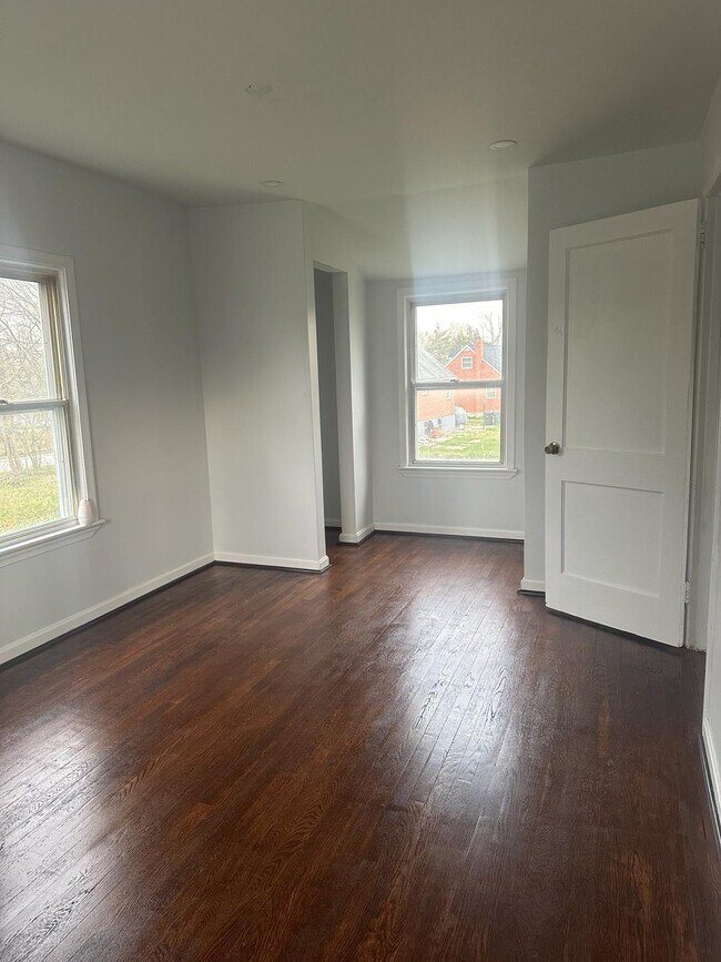 Building Photo - 4915 Tecumseh St