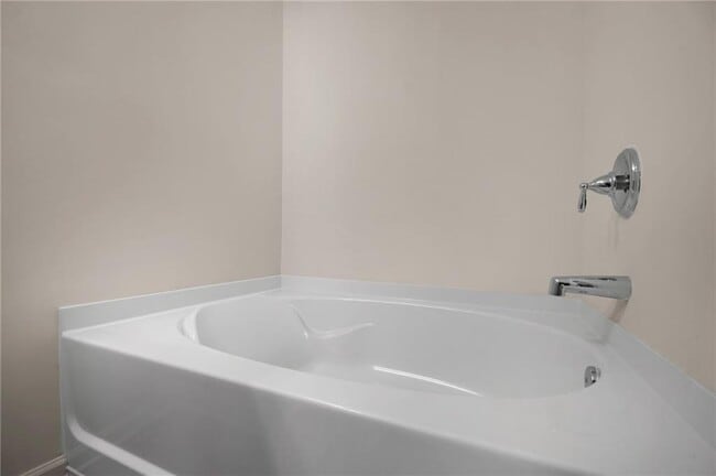 Building Photo - 4915 Longview Walk