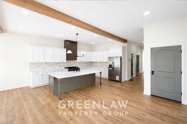 Building Photo - 830 Gaston St SW