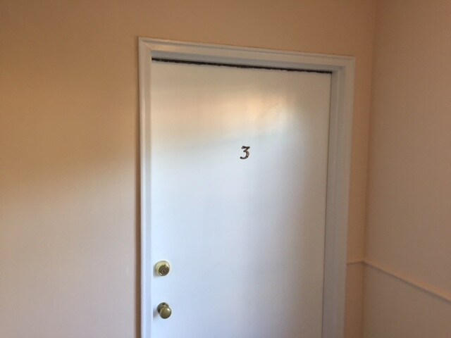 Building Photo - 18 Requardt Ln