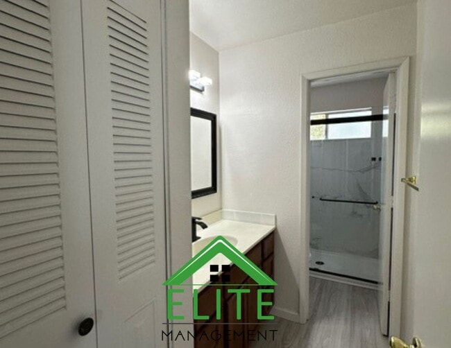 Building Photo - **2 Bed, 2 Bath Condo in Gated Community |...