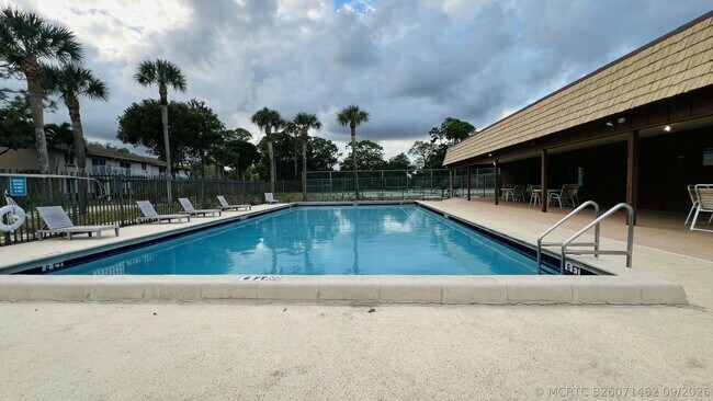Building Photo - 4205 Oak Terrace Dr