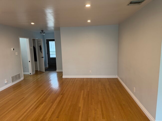 Building Photo - 409 N Park Ave