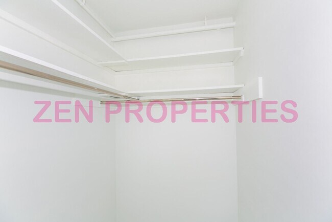Building Photo - a 2 bdrm, 2 bath unit with 2 prkg at Fairway House for rent