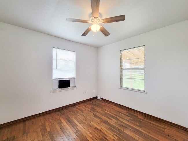 Building Photo - 409 N Parrish St