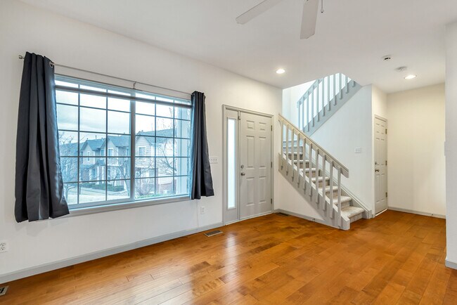 Building Photo - 2 Bedroom Condo in Littleton with a Firepl...