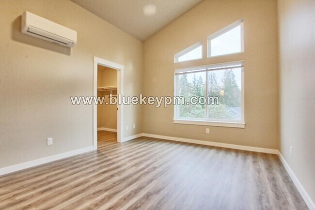Building Photo - 209 Cloverdale Rd