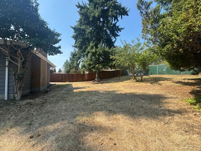 Building Photo - Newley Renovated Four-Bedroom Home
