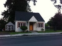 Building Photo - Cute Newley Remodeled 3 BD in Aloha!!